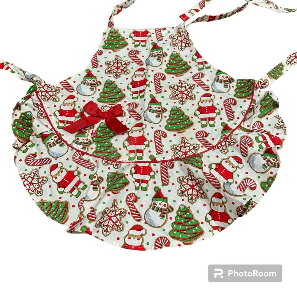 Jessie Steele Girl’s Apron ages 3 and up Christmas Holidays Santa prints